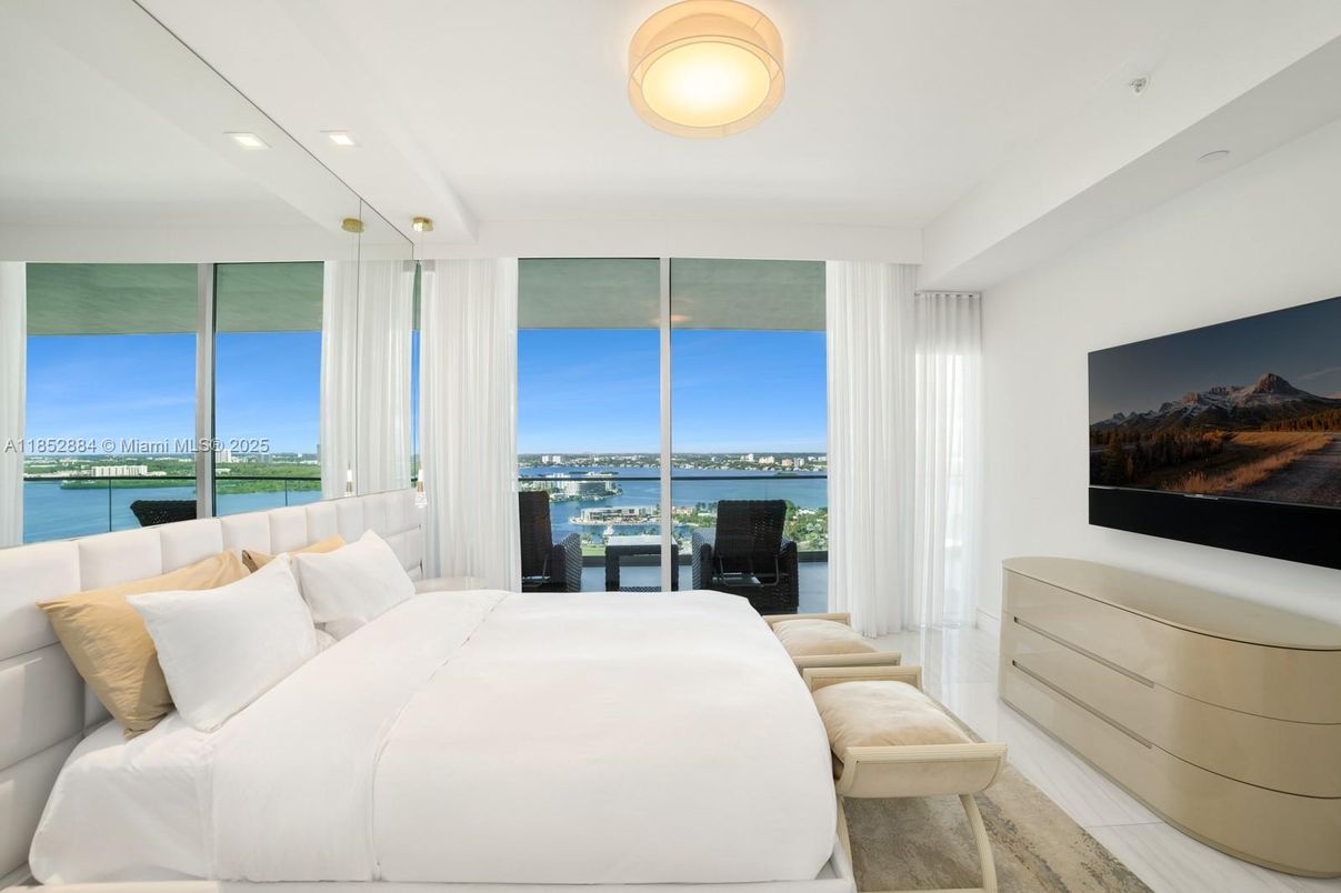 Bedroom, Interior, Recessed Lighting, Water