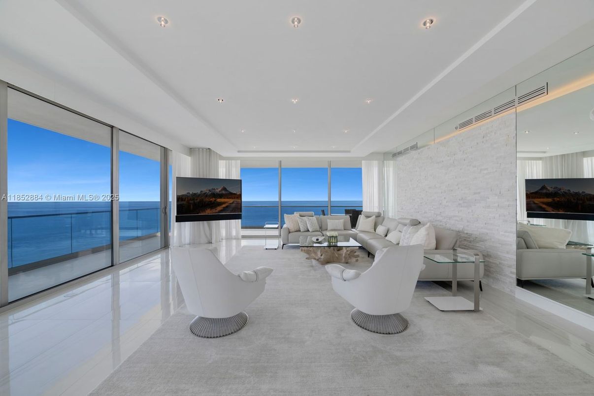 Interior, Living room, Recessed Lighting, Water