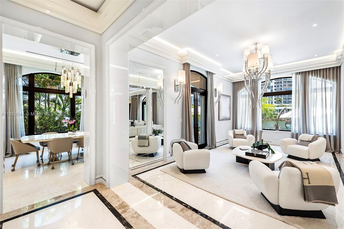 Chandelier, Dining room, Interior, Living room, Pendant Lights, Recessed Lighting