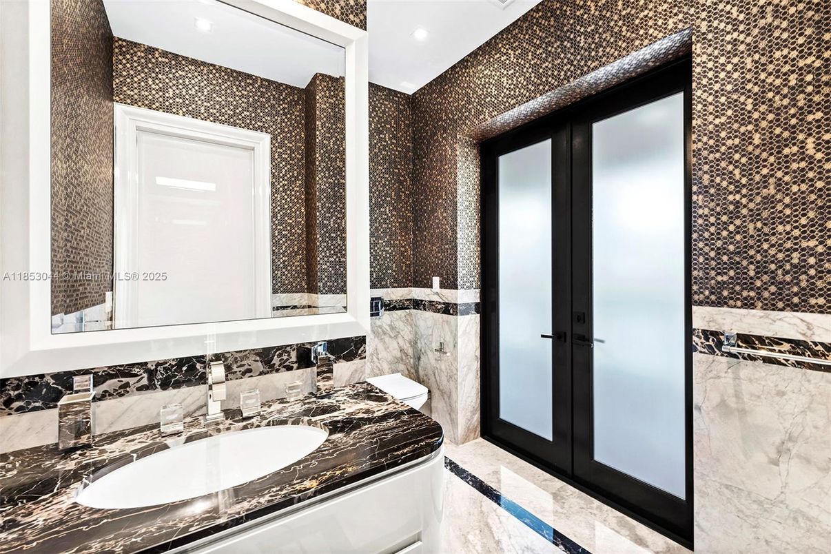 Bathroom, Interior, Recessed Lighting