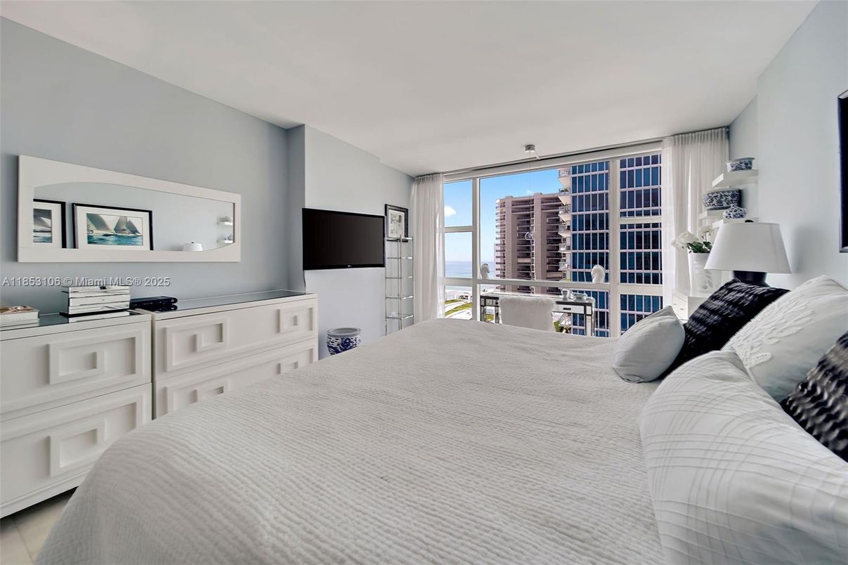 Bedroom, Interior, Water