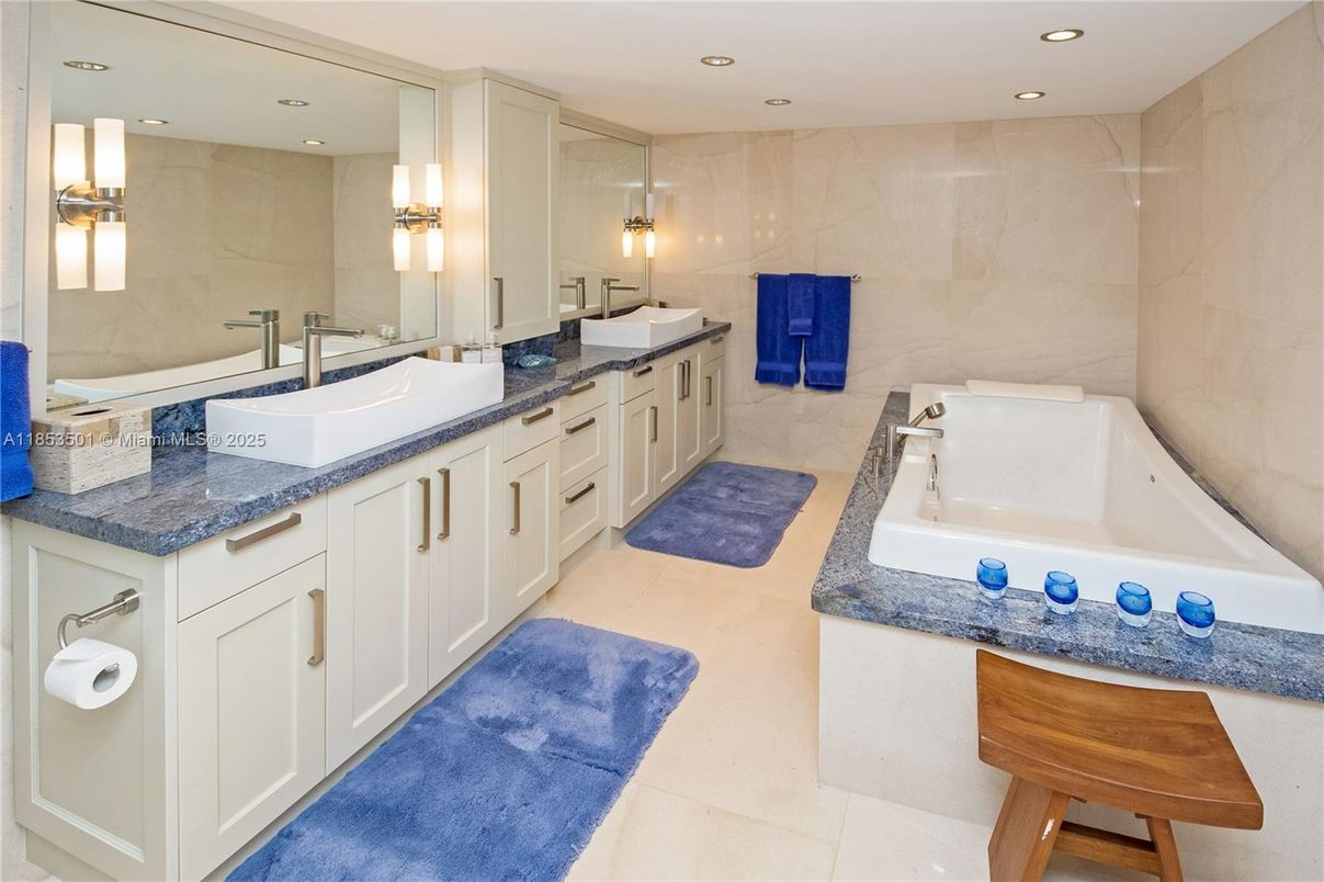 Bathroom, Dual Sink Vanities, Interior, Recessed Lighting