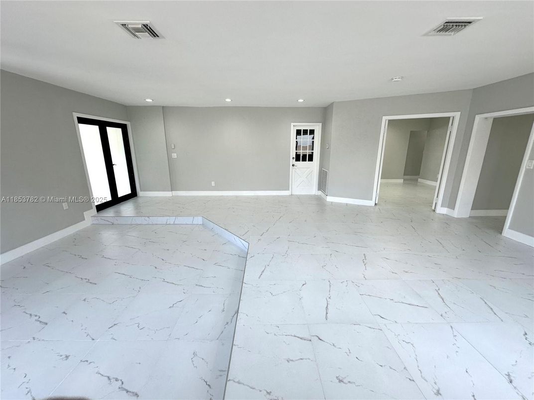 Empty room, Interior, Marble, Recessed Lighting