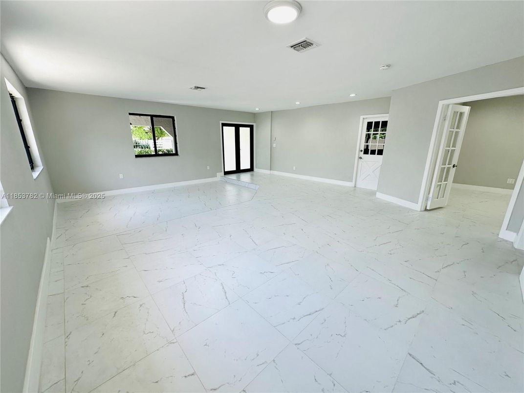 Empty room, Interior, Marble, Recessed Lighting