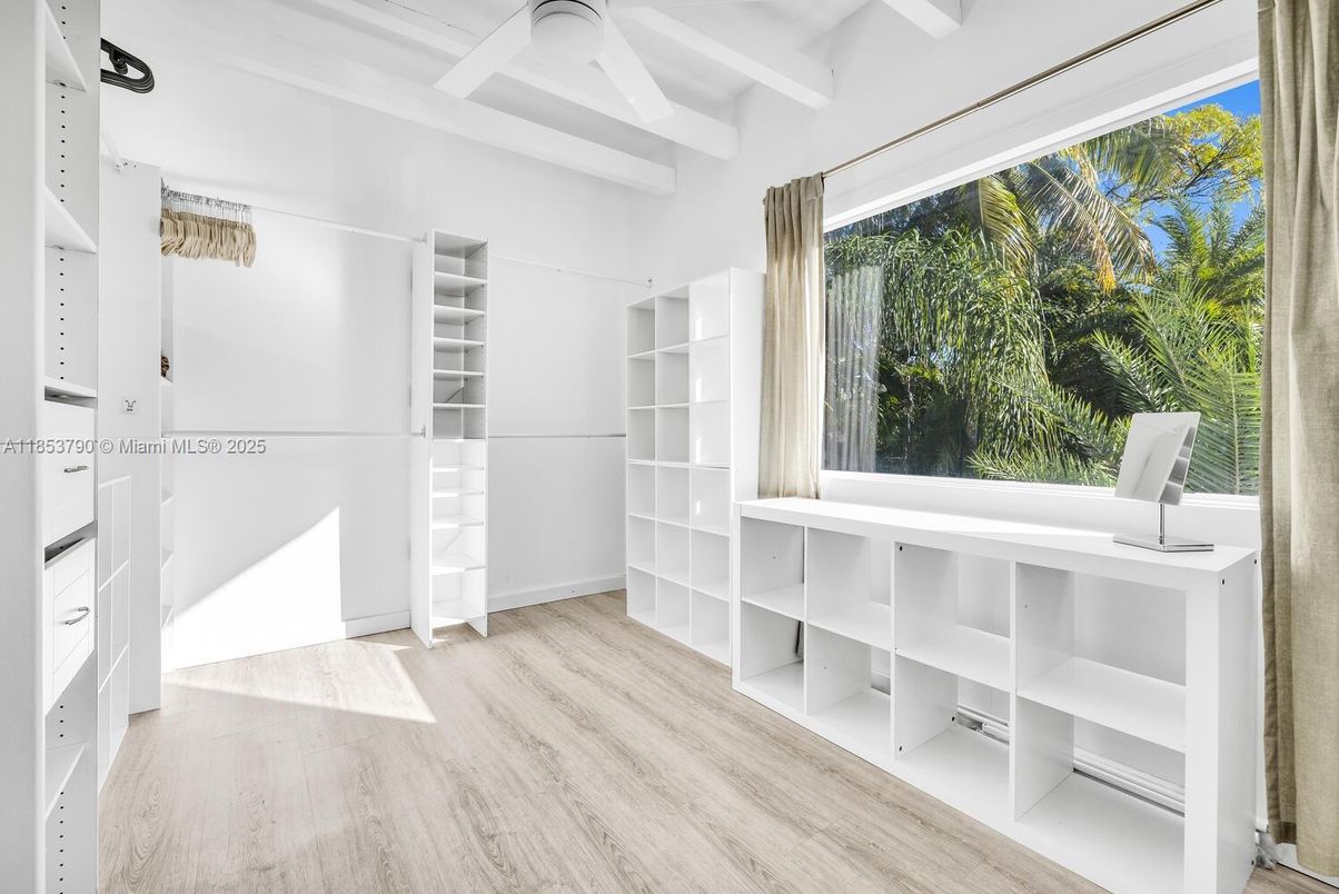 Interior, Walk-in Closets, Wood Texture Flooring
