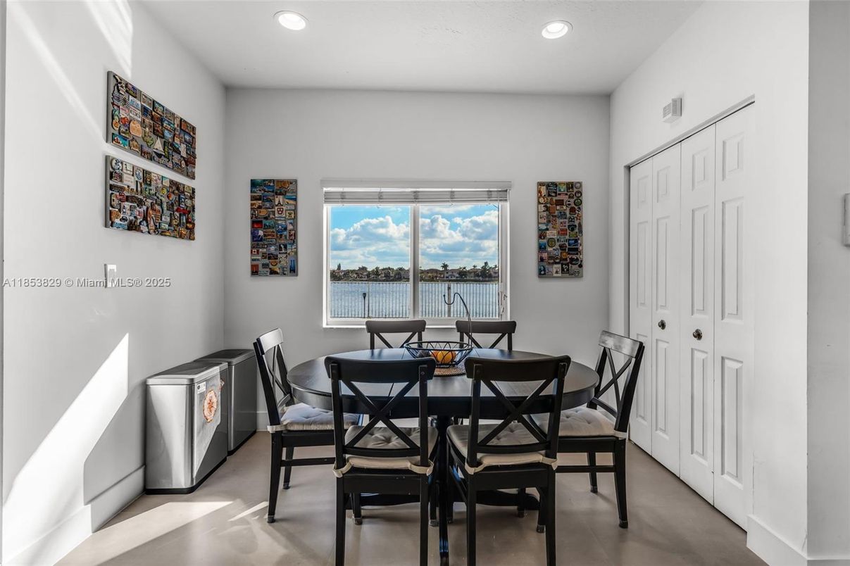 Dining room, Interior, Recessed Lighting, Water