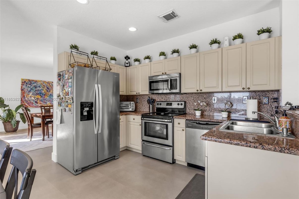 Dining room, Interior, Kitchen, Recessed Lighting, Stainless Steel Appliances
