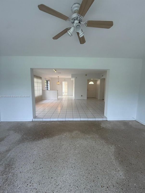 Empty room, Interior