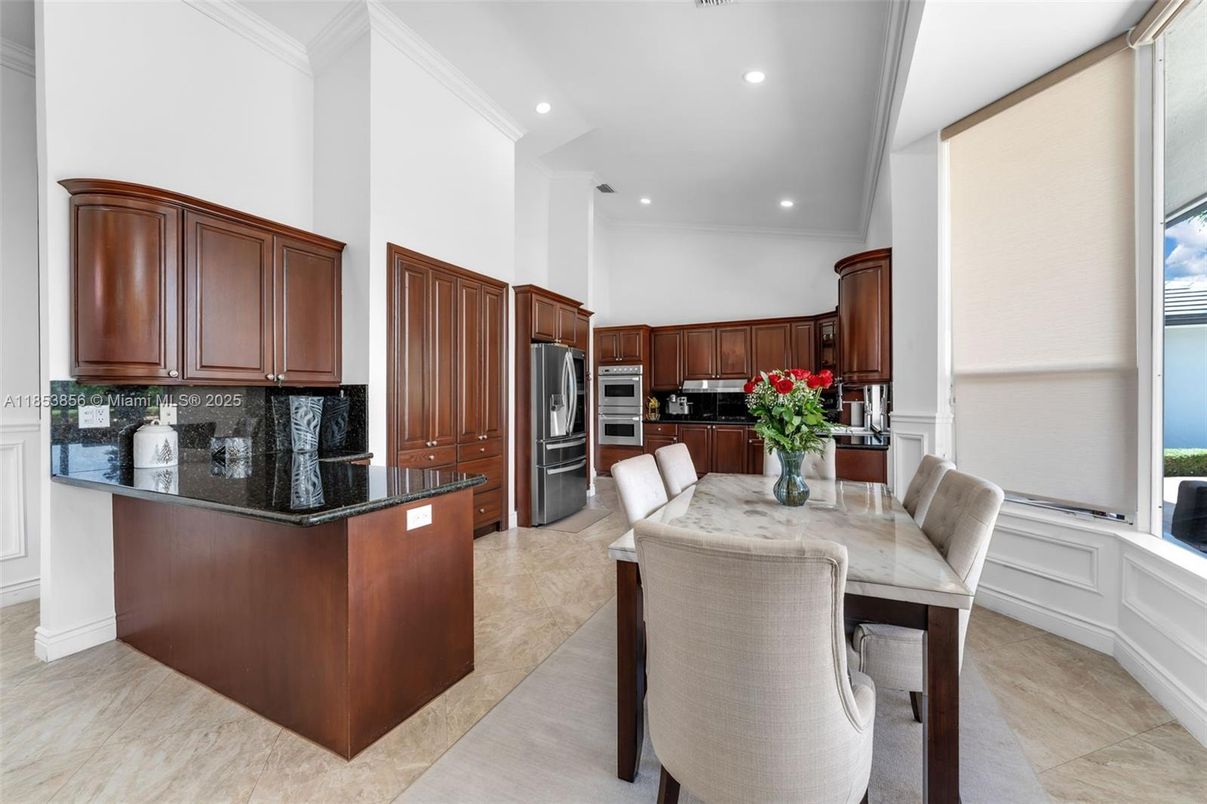 Dining room, Interior, Kitchen, Recessed Lighting, Stainless Steel Appliances
