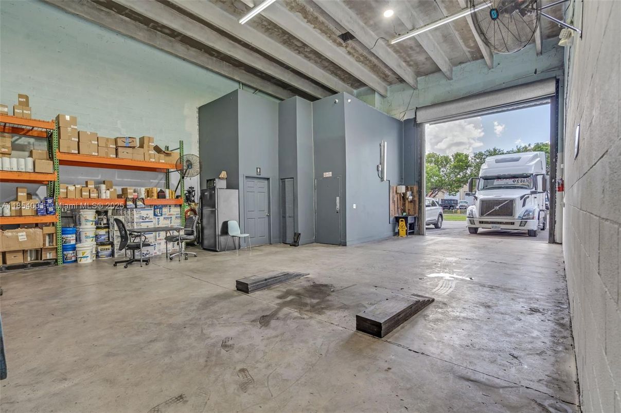 Garage, Interior