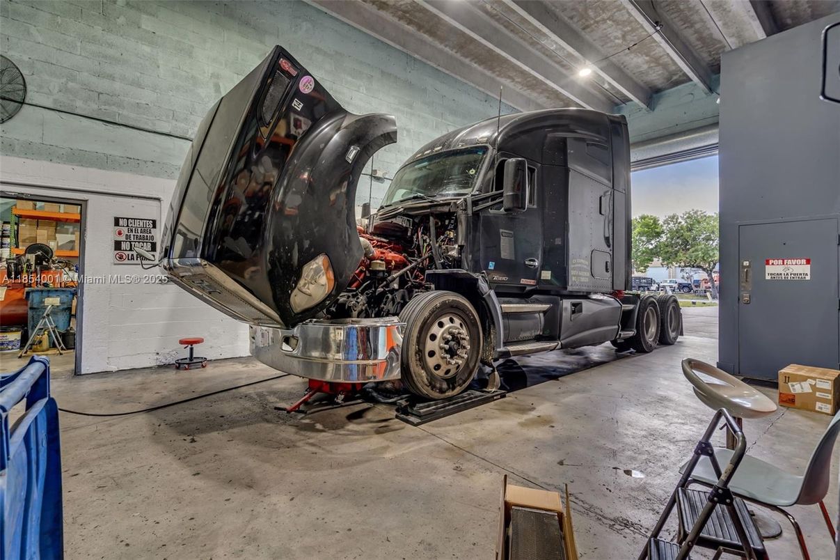 Garage, Interior