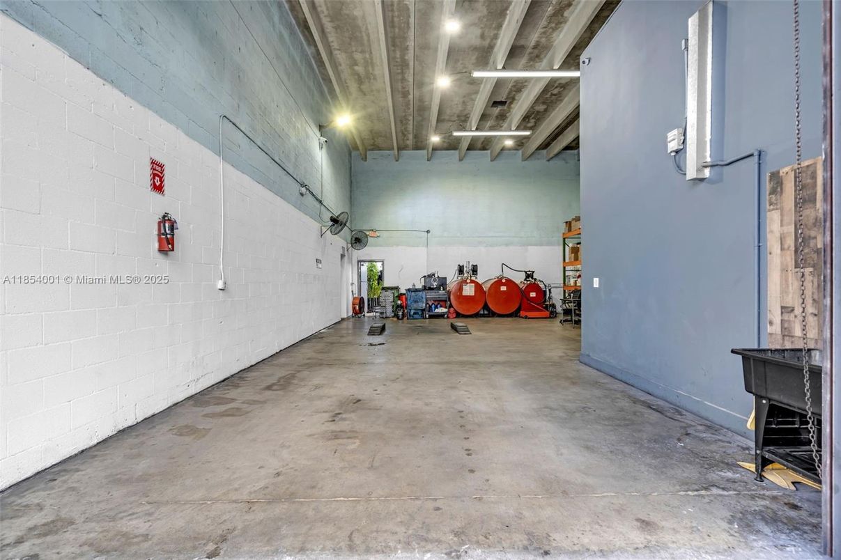 Garage, Interior, Stone Walls