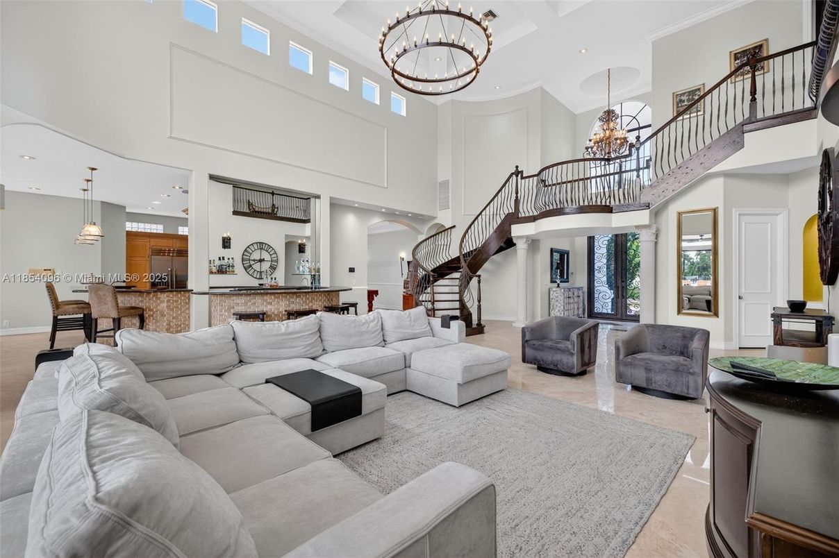 Chandelier, Dining room, Interior, Living room, Pendant Lights, Recessed Lighting