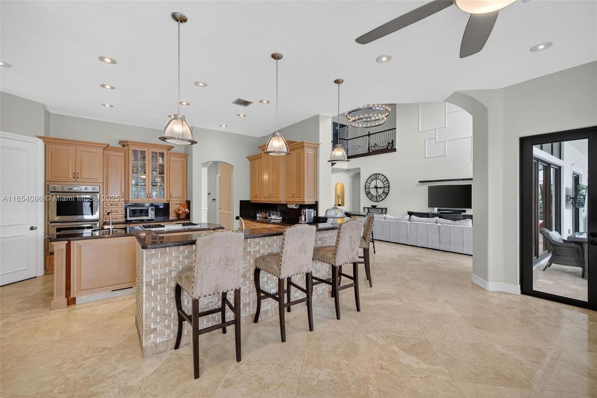 Interior, Kitchen, Living room, Pendant Lights, Recessed Lighting, Stainless Steel Appliances