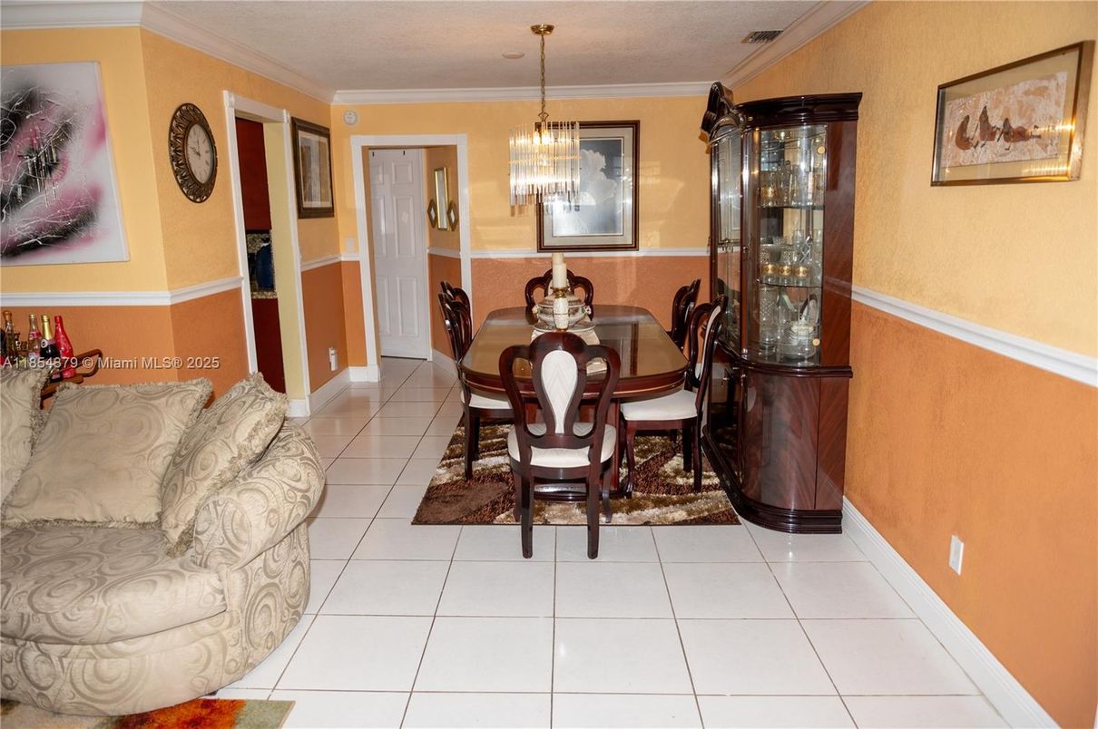 Chandelier, Dining room, Interior, Pendant Lights