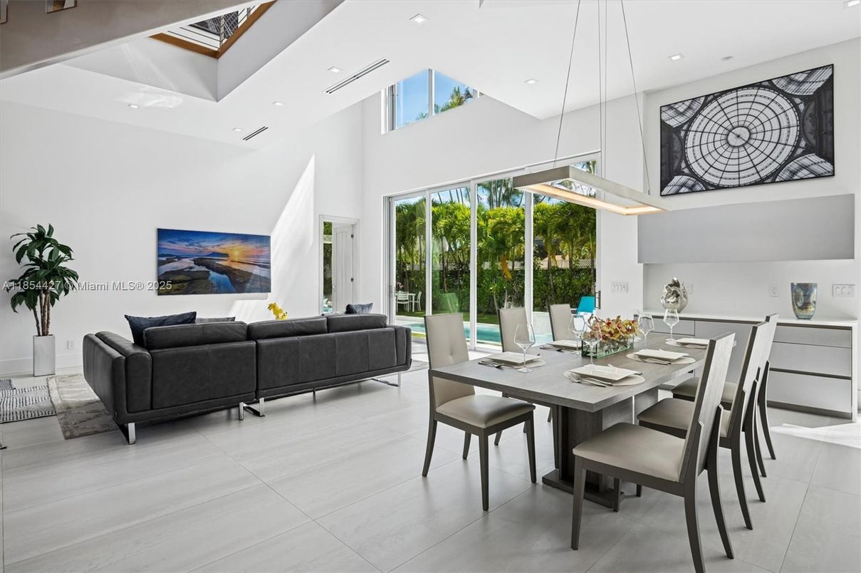 Dining room, Interior, Living room, Pendant Lights, Recessed Lighting