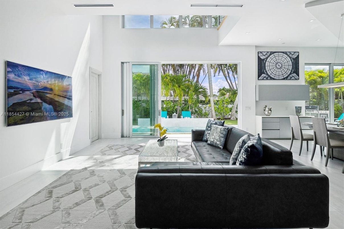 Dining room, Interior, Living room, Recessed Lighting
