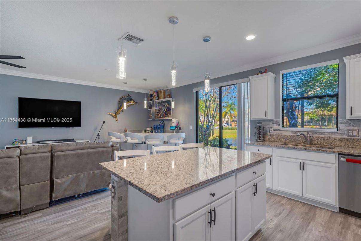 Dining room, Interior, Kitchen, Pendant Lights, Recessed Lighting, Wood Texture Flooring