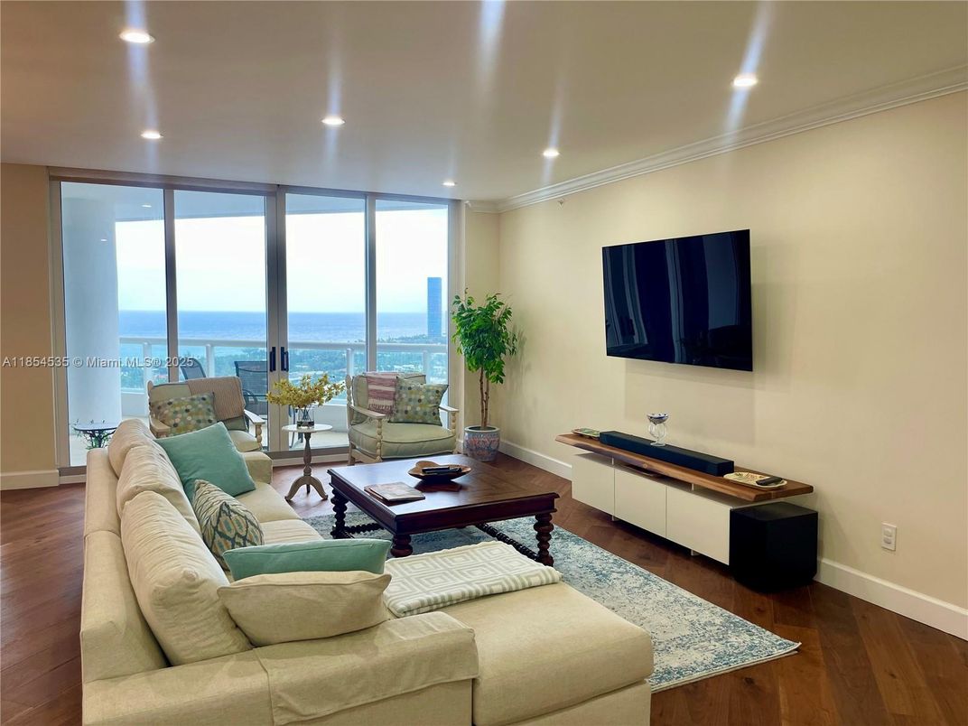 Interior, Living room, Recessed Lighting, Water, Wood Texture Flooring