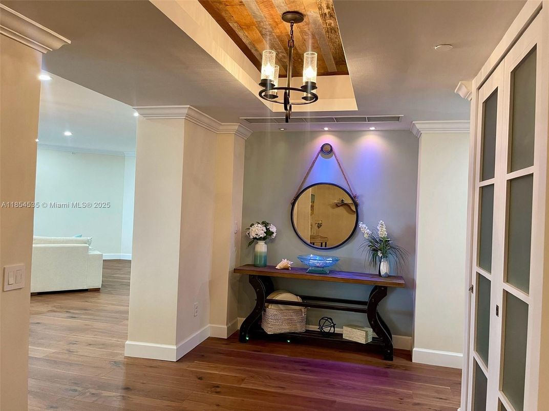 Interior, Pendant Lights, Recessed Lighting, Wood Texture Flooring