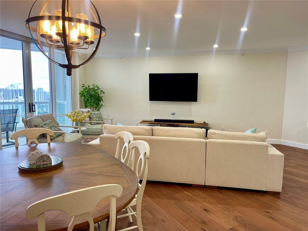 Chandelier, Dining room, Interior, Living room, Recessed Lighting, Wood Texture Flooring