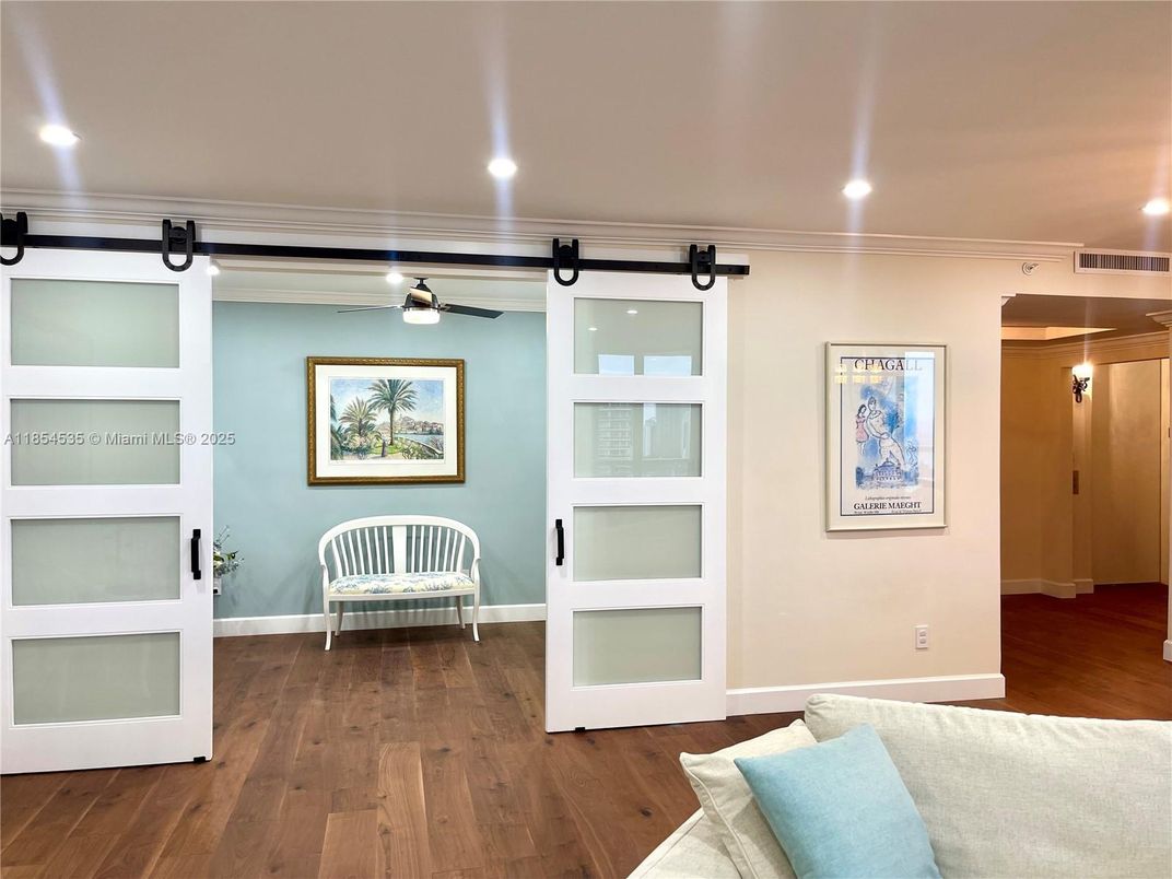 Interior, Recessed Lighting, Wood Texture Flooring