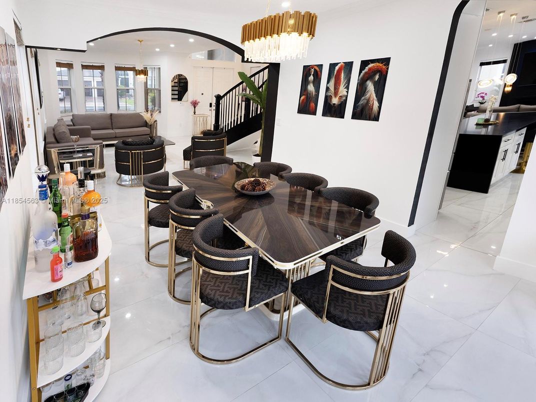 Chandelier, Dining room, Interior, Living room, Marble, Recessed Lighting