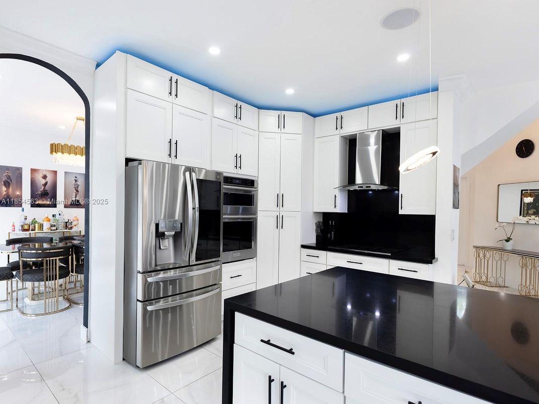 Dining room, Interior, Kitchen, Pendant Lights, Recessed Lighting, Stainless Steel Appliances