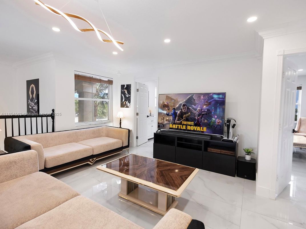 Interior, Living room, Pendant Lights, Recessed Lighting