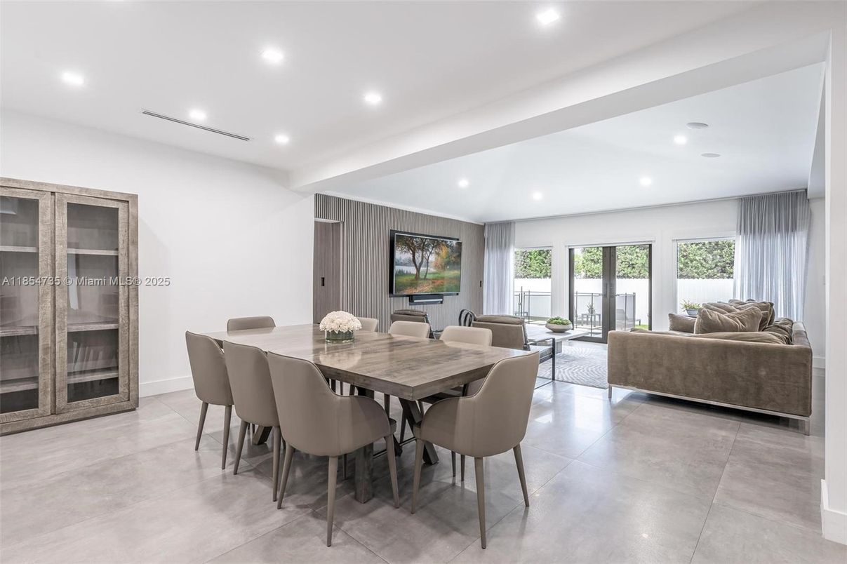 Dining room, Interior, Living room, Recessed Lighting