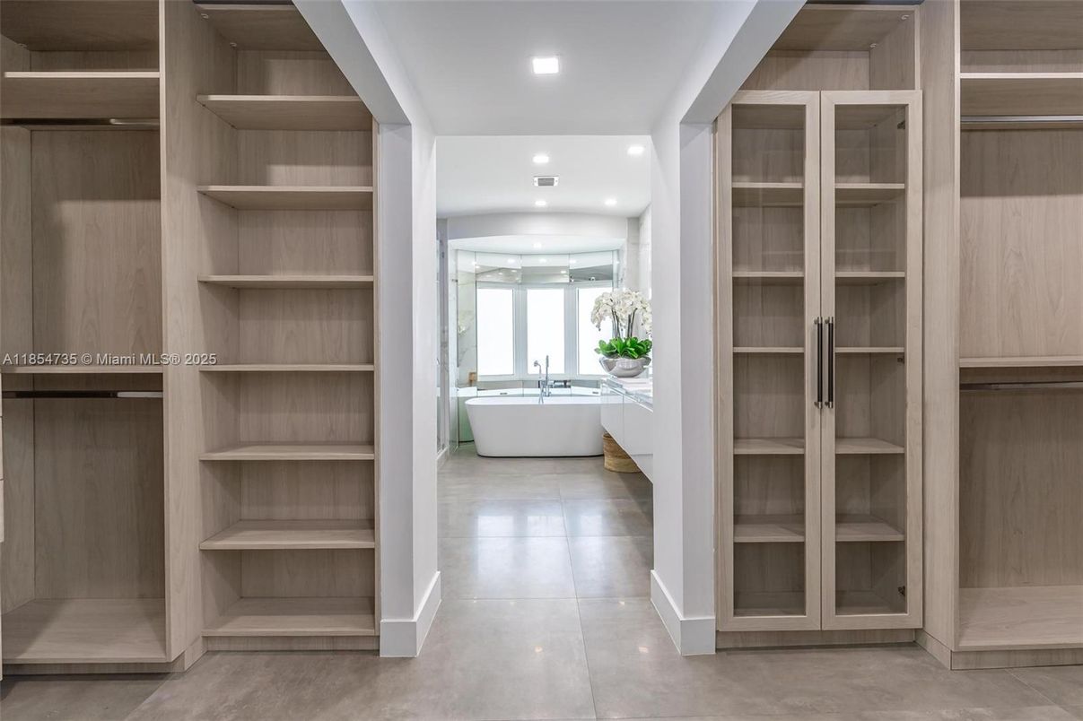 Bathroom, Free Standing Baths, Interior, Recessed Lighting, Walk-in Closets