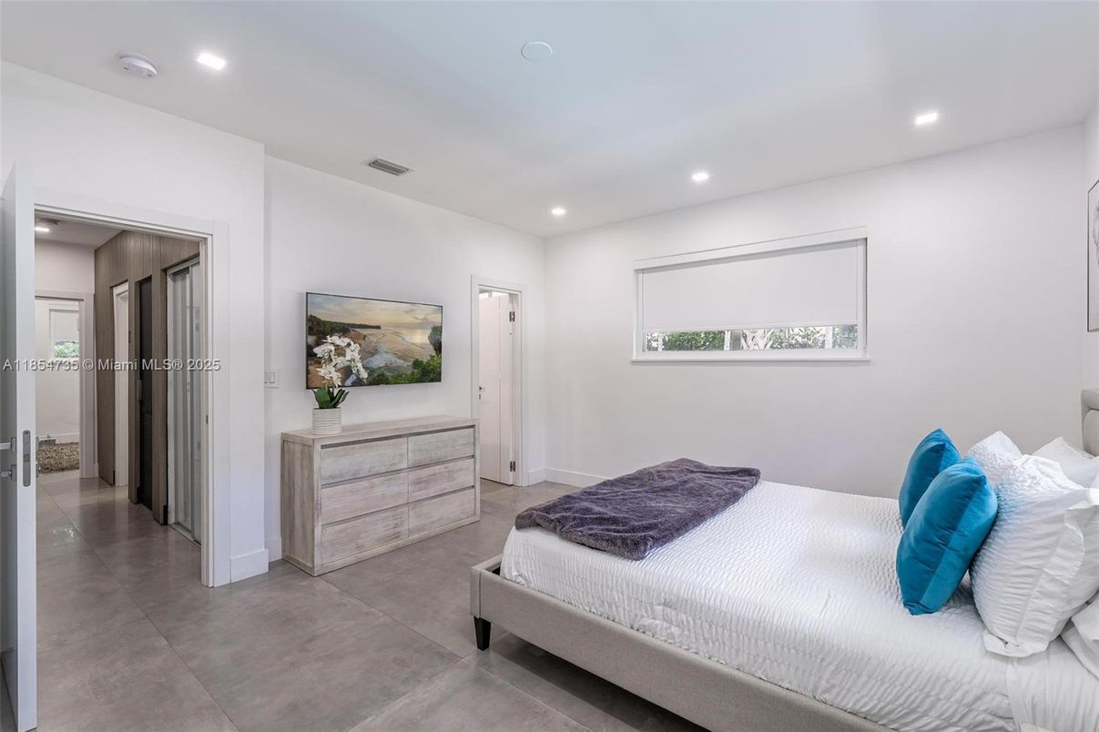 Bedroom, Interior, Recessed Lighting