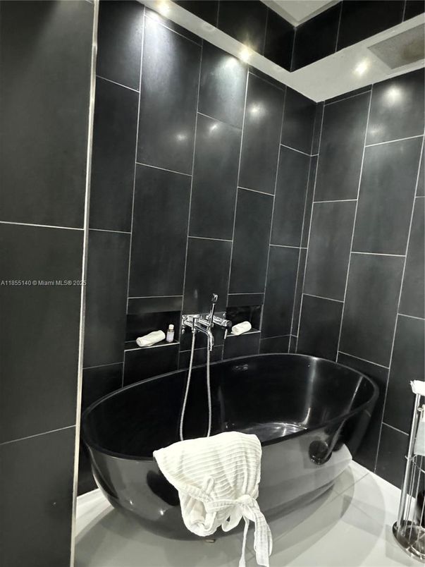 Bathroom, Free Standing Baths, Interior
