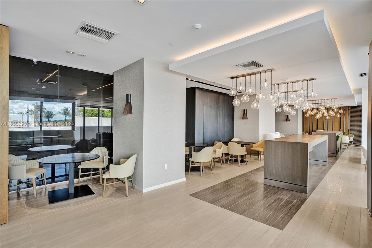 Dining room, Interior, Pendant Lights, Recessed Lighting