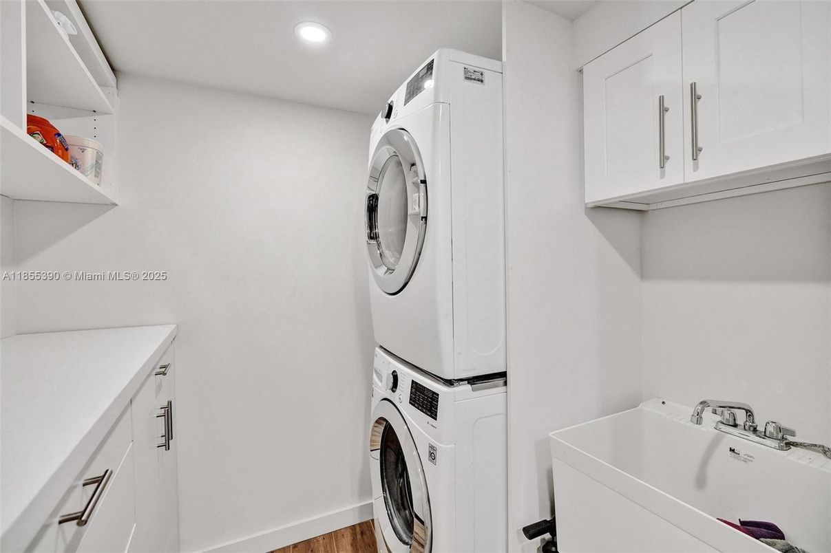 Interior, Recessed Lighting, Utility Closets, Washer, Wood Texture Flooring