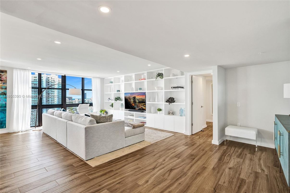 Interior, Living room, Recessed Lighting, Wood Texture Flooring