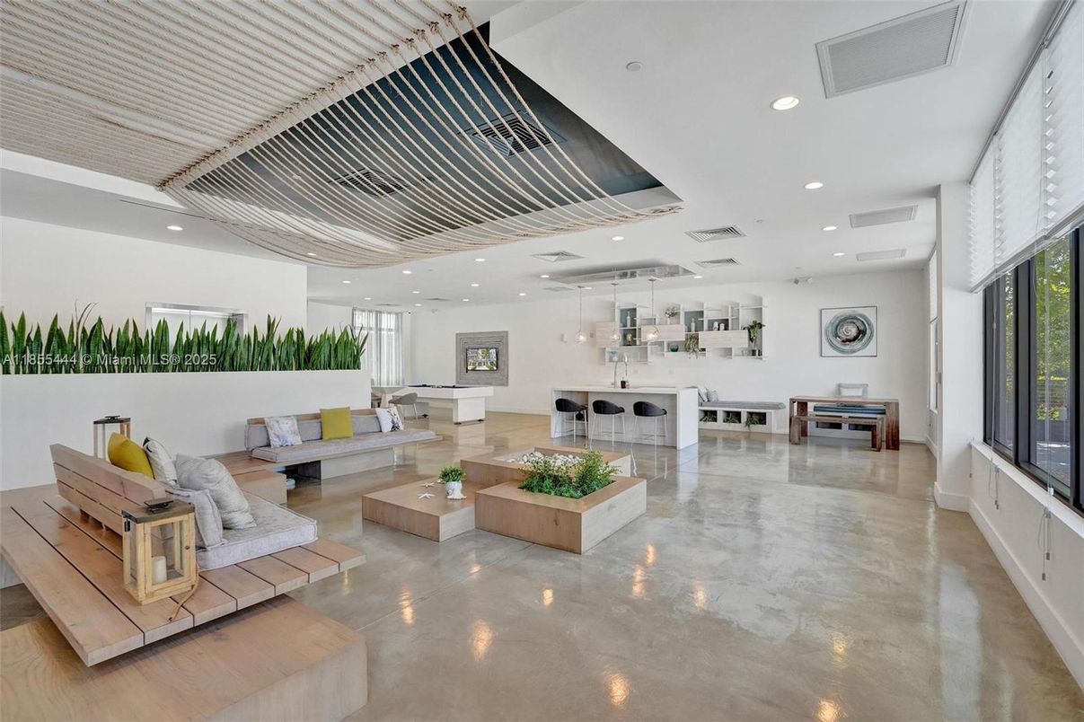 Dining room, Interior, Living room, Pendant Lights, Recessed Lighting