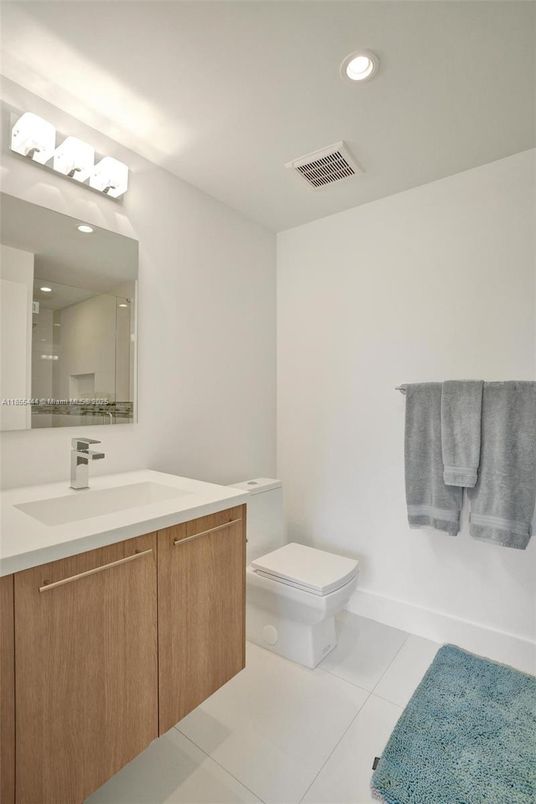 Bathroom, Interior, Recessed Lighting