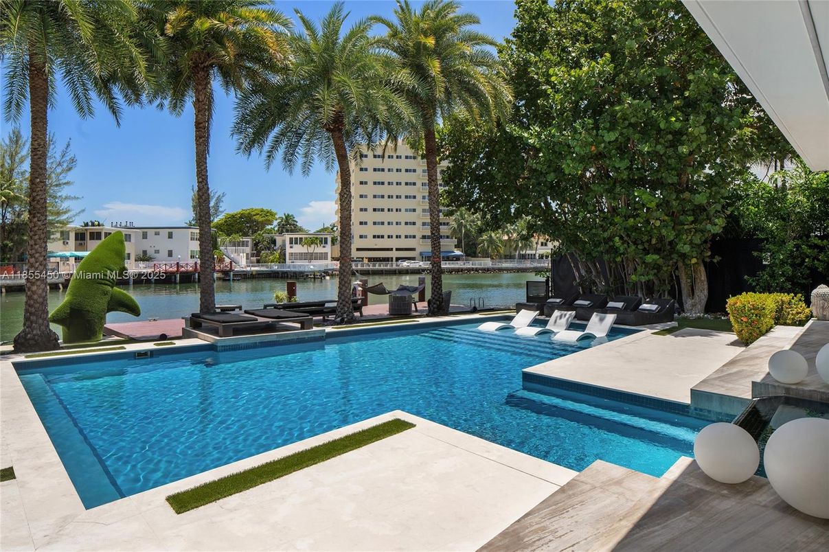 Exterior, Pool, Water