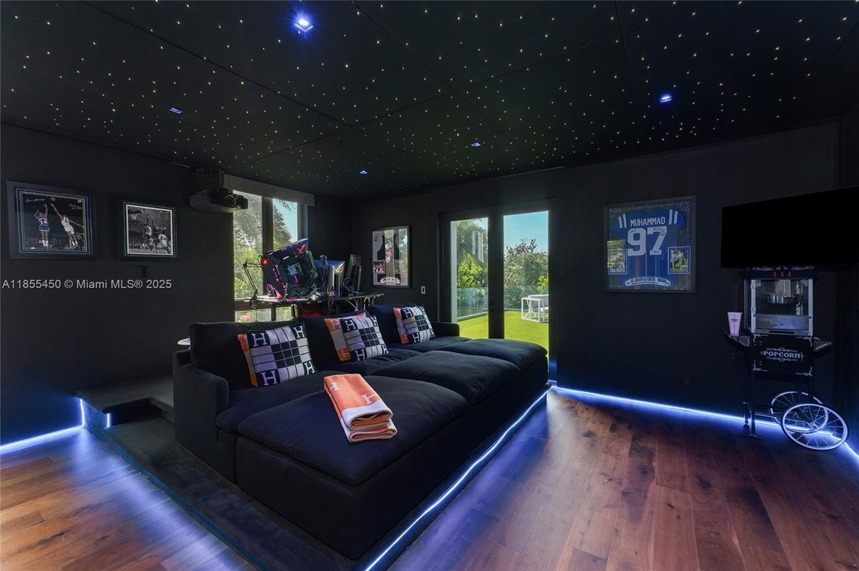 Interior, Recessed Lighting, Wood Texture Flooring