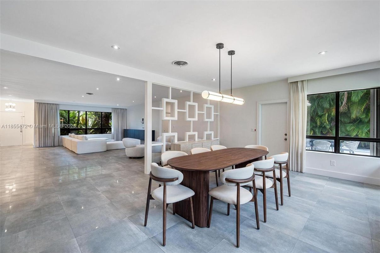 Dining room, Interior, Living room, Pendant Lights, Recessed Lighting