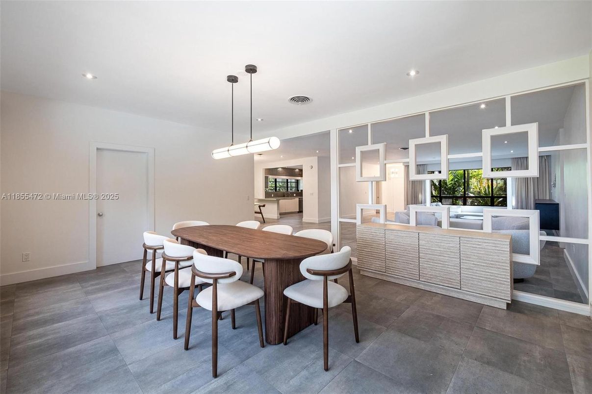 Dining room, Interior, Pendant Lights, Recessed Lighting