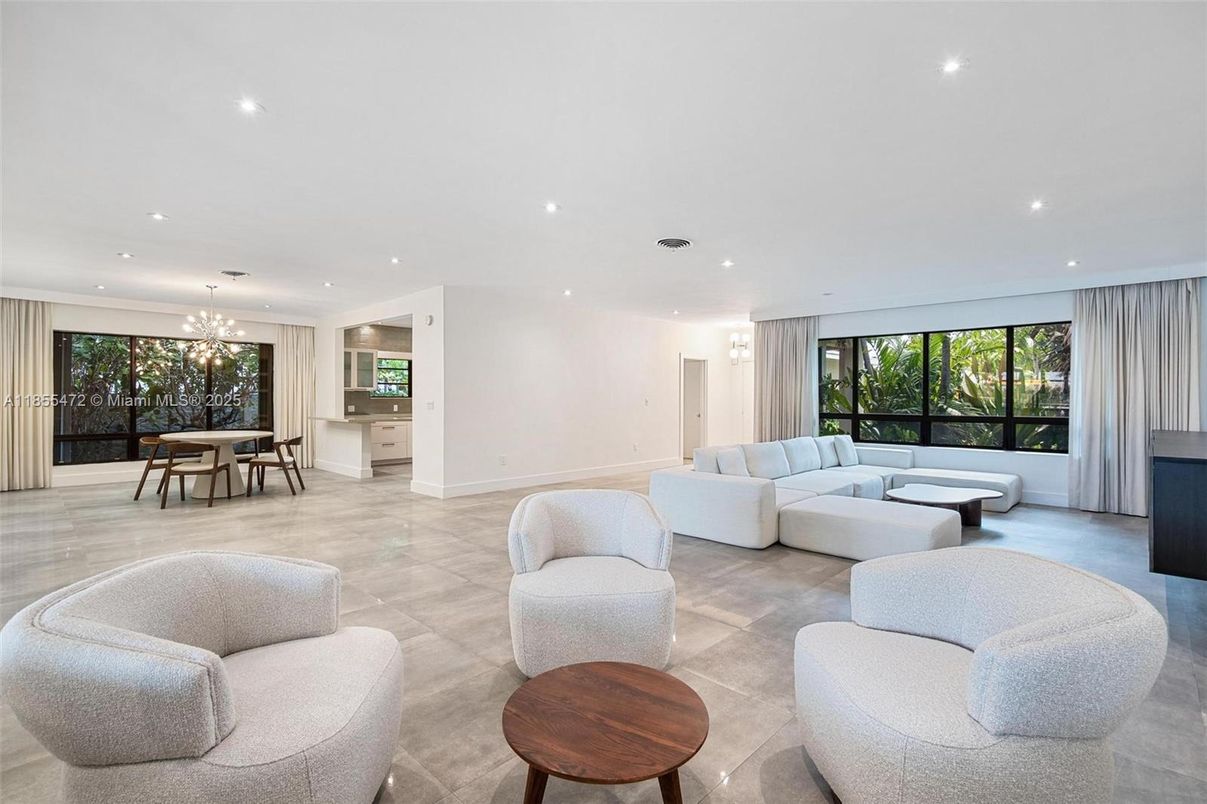 Chandelier, Dining room, Interior, Living room, Pendant Lights, Recessed Lighting