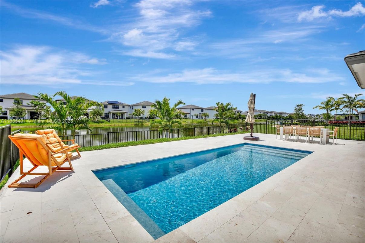 Exterior, Pool, Water