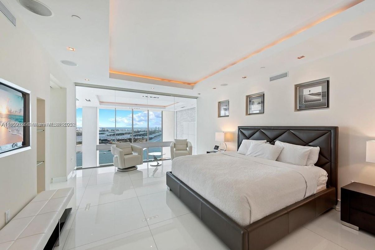 Bedroom, Interior, Recessed Lighting, Water
