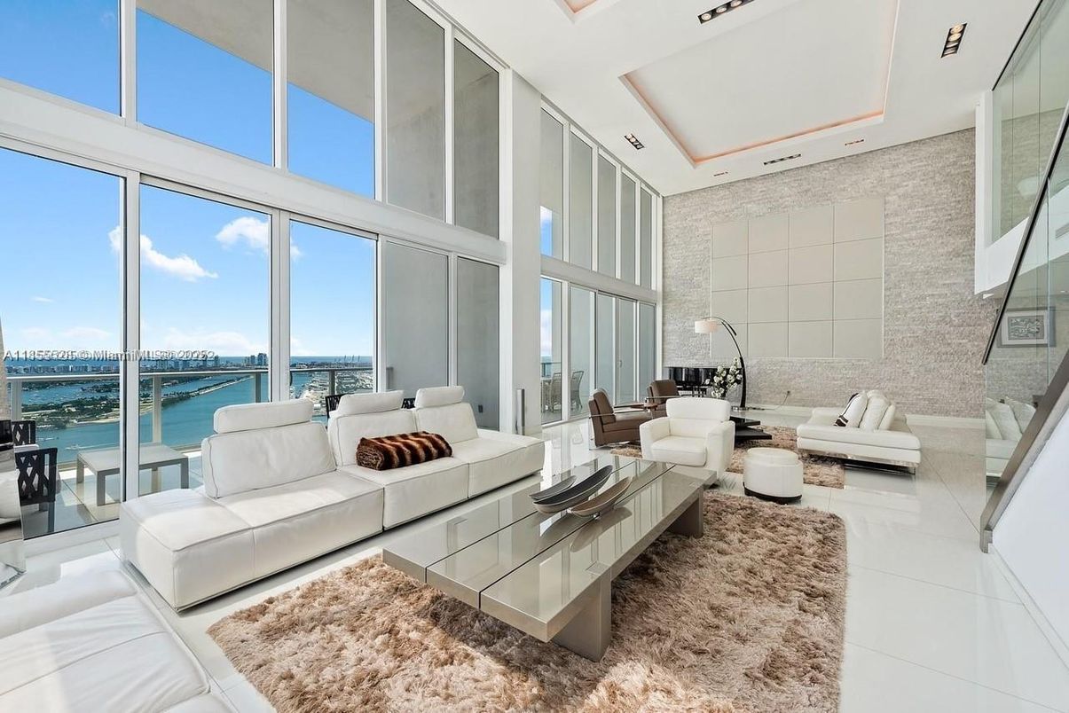 Interior, Living room, Water