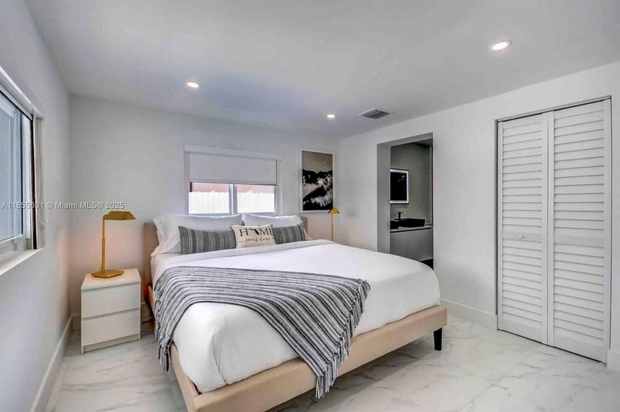 Bedroom, Interior, Marble, Recessed Lighting