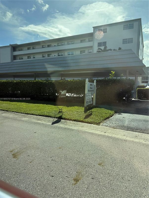 Exterior, Facade, None