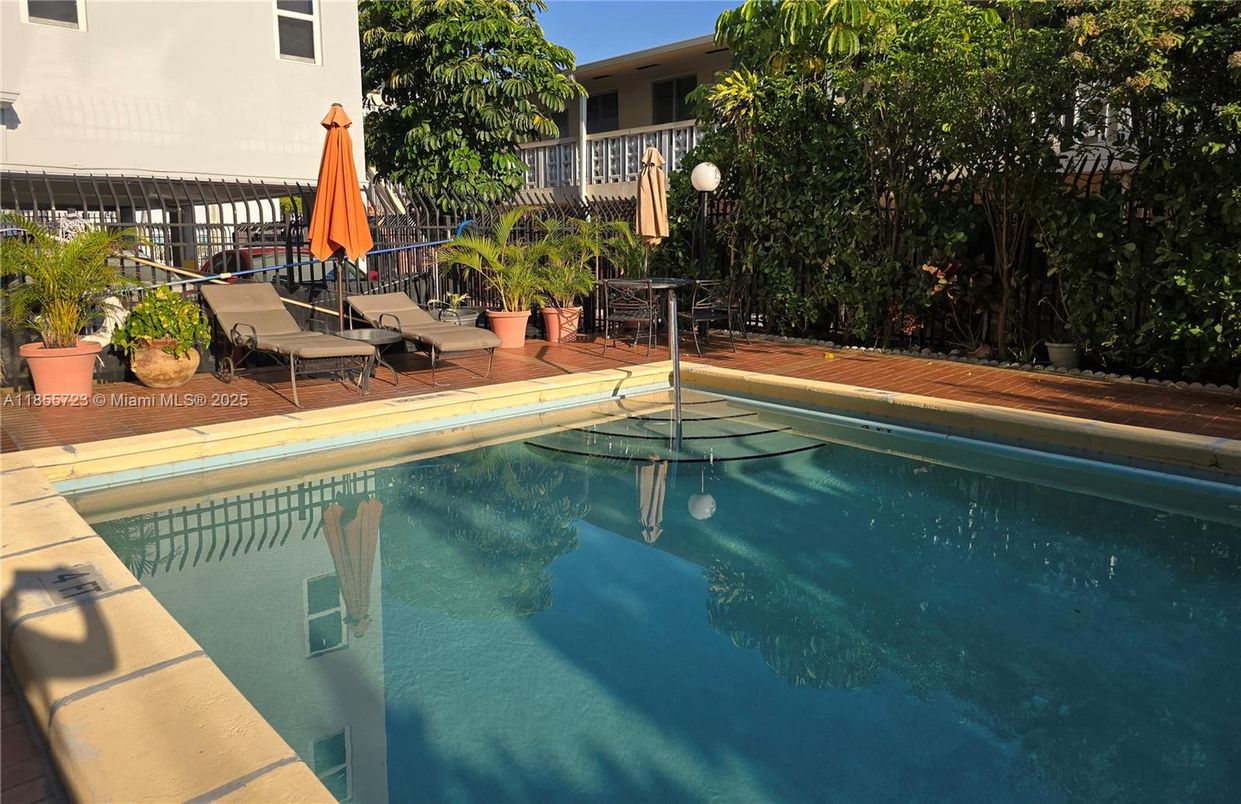 Exterior, Pool