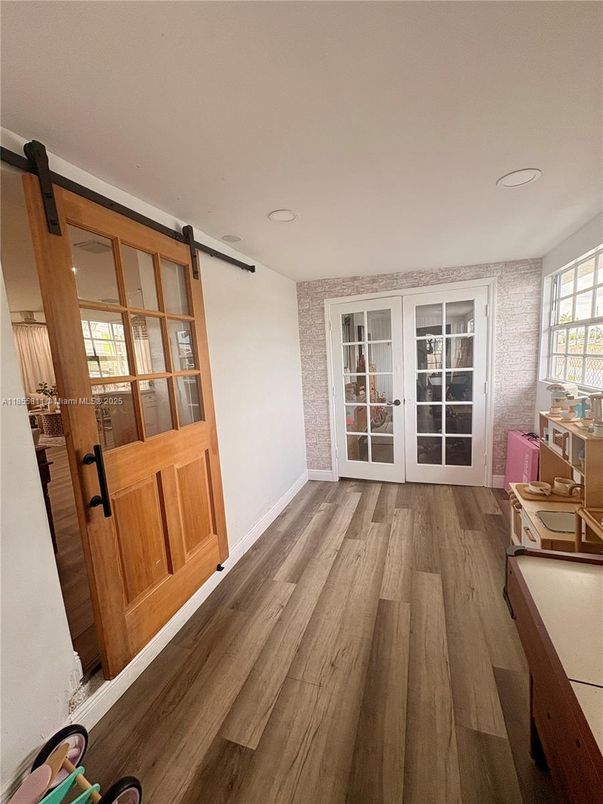 Interior, Recessed Lighting, Wood Texture Flooring